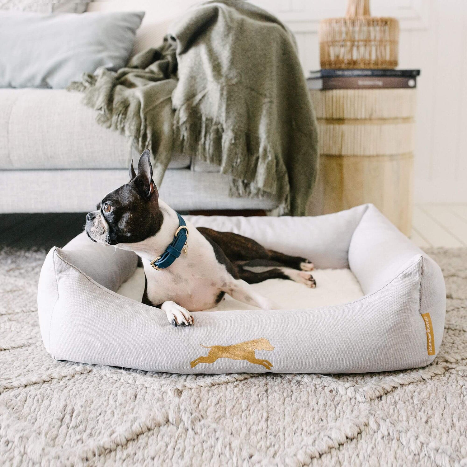 snuggle bed for small pets and puppies - chasing winter
